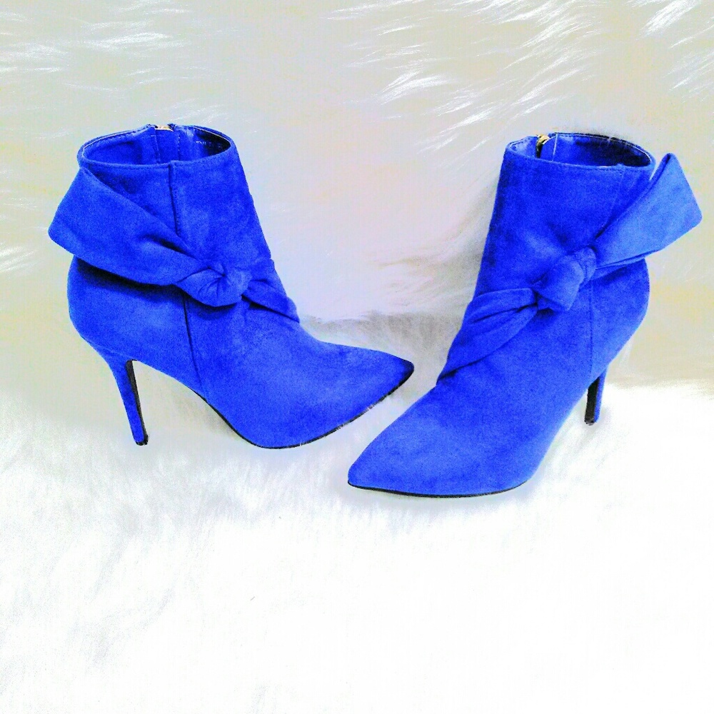 (NEW)! Cute! Royal Blue Suede Ankle Booty!